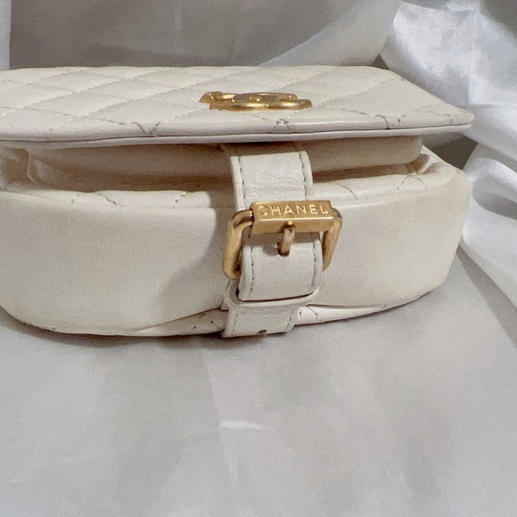 Chanel Small CC Messenger Flap Bag - Picture 6 of 16